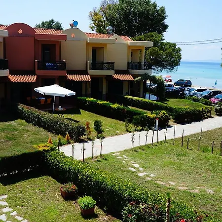 Bouganvillia Plage * ניקיטי