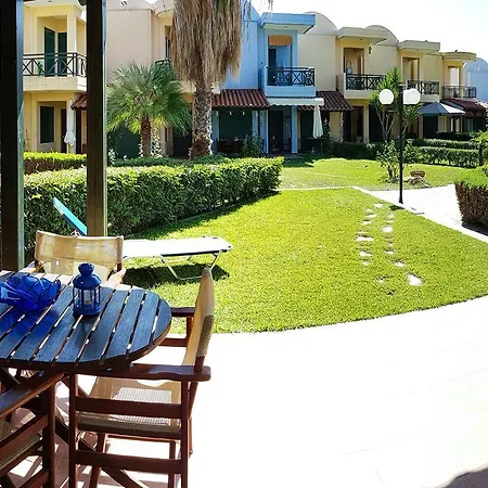 בית נופש Bouganvillia Plage ניקיטי